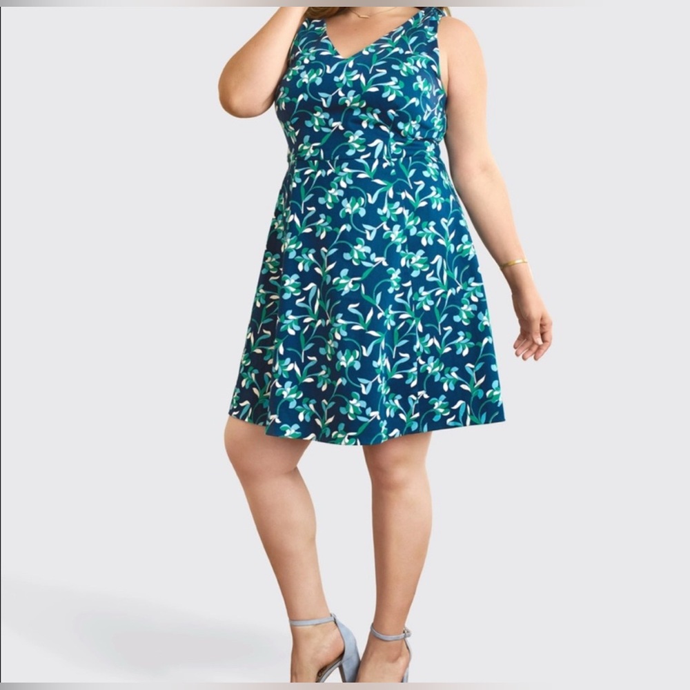 Draper James Women’s Blue Floral Knot Love A Line V Neck Dress Size: 16W